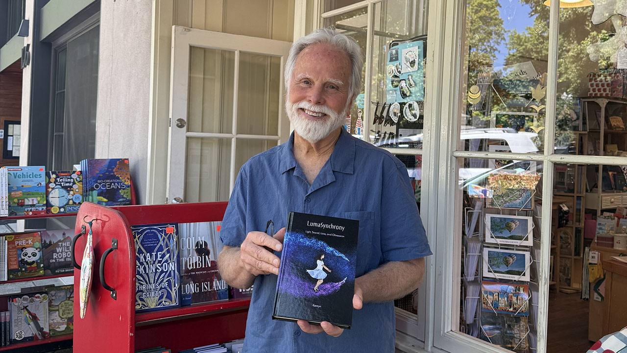 Kentyn at Copperfield's Books